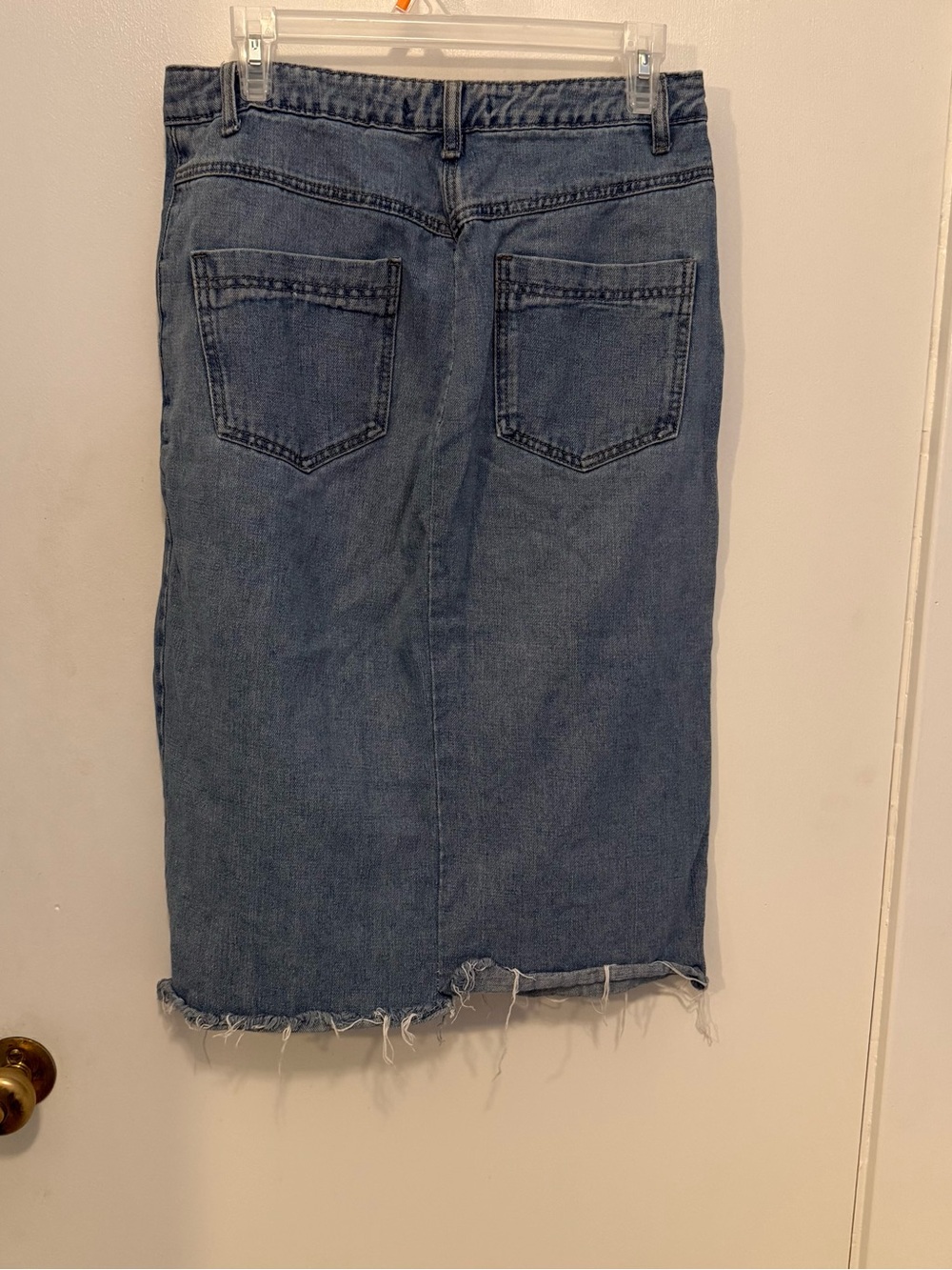 Forever 21 Denim Skirt Faded Blue Raw Hem Belt Loops Button/Zipper Pockets Sz L - Picture 4 of 6